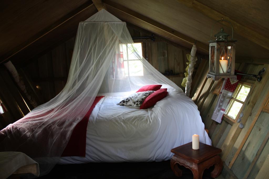 Insolite Dans Les Arbres Les Ormes, Epiniac Bed and Breakfast Εξωτερικό φωτογραφία